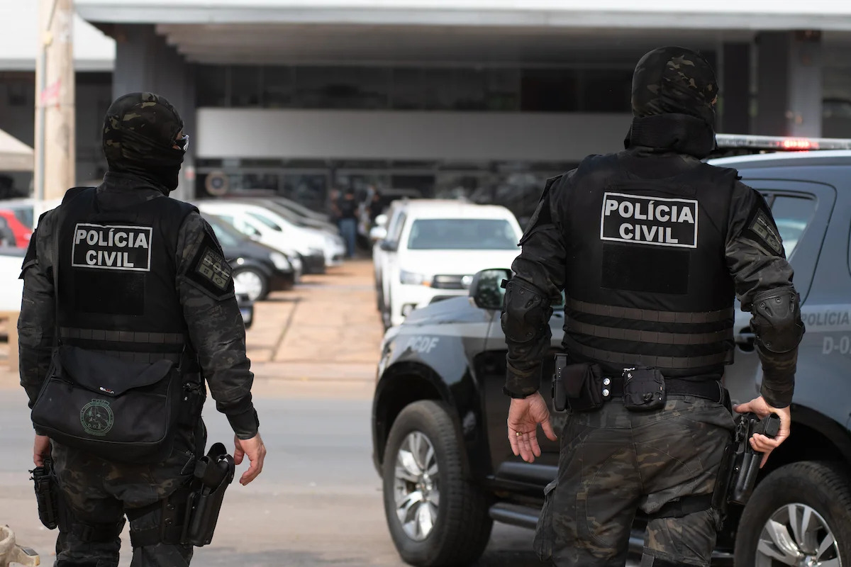 Cenário gera risco de comprometimento da preservação dos vestígios, de questionamentos sobre a integridade da cadeia de custódia e de controvérsias quanto à validade e à confiabilidade das provas produzidas.