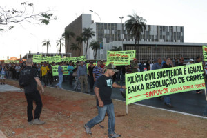 Ao fim da assembleia, os 4 mil policiais sairam em caminhada pelo Eixo Monumental
