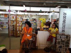 07112016_lancamento_livro_bienal_giulieny_matos_arquivo_pessoal_2