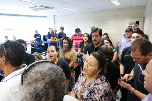 Parte dos policiais civis que compareceu ao ato se concentrou no gabinete de Seba