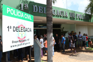 25.01.15 - Fila na 1DP para fazer carteira de identidade - Paulo Cabral (22)