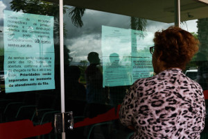 25.01.15 - Fila na 1DP para fazer carteira de identidade - Paulo Cabral (30)