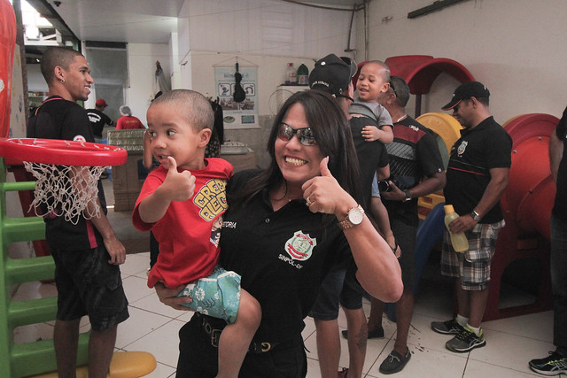 12.10.17 Doação de brinquedos na Estrutural