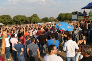 Ao fim da primeira semana, os policiais decidiram pela continuidade do movimento mesmo com a decisão judicial considerando a greve ilegal