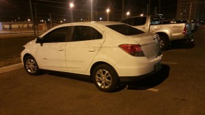 O carro utilizado para fuga também era roubado e foi recuperado pelos policiais civis