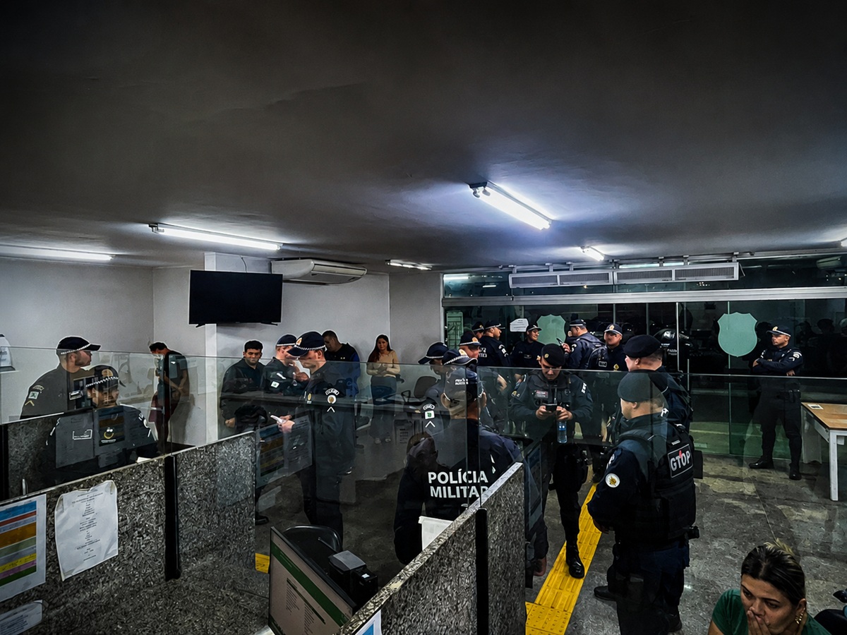Imagem mostra delegacia lotada durante horário de plantão | Foto: Arquivo Pessoal