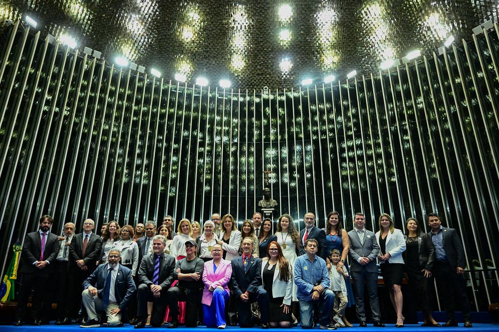 Leila do Vôlei homenageia policiais civis do DF em sessão especial no Senado