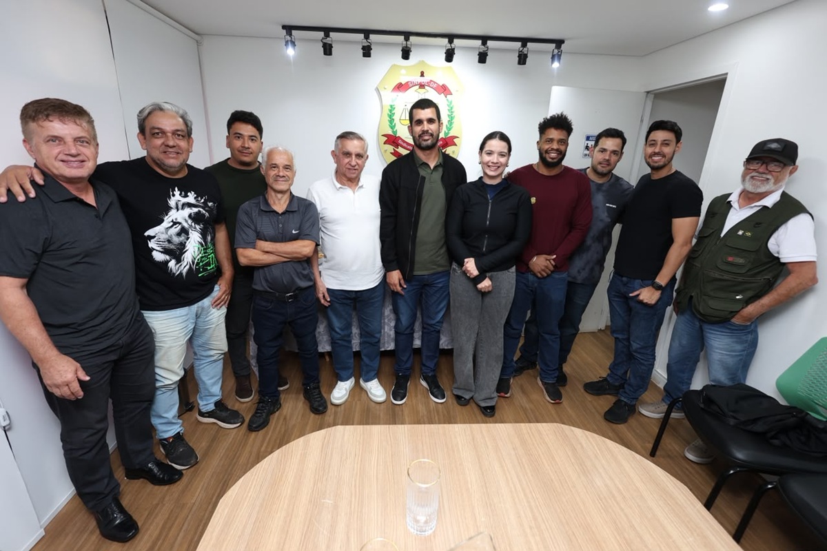 Senador foi recebido na sede do sindicato | Foto: Divulgação Izalci Lucas