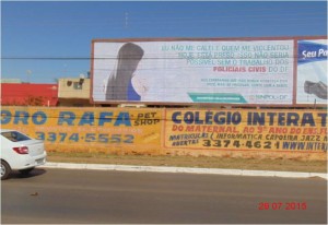 Outdoors e outras peças publicitárias estão espalhados por Brasília e outras Regiões Administrativas do DF (Fotos: Divulgação)
