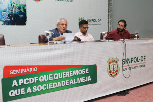 Dircêo Ramos fez uma importante defesa da natureza jurídica da PCDF em sua palestra (Fotos: Paulo Cabral/Sinpol-DF)