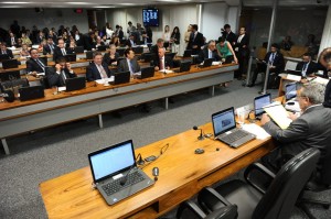 A PEC deve voltar à pauta da CCJ na próxima quarta, 24 (Foto: Marcos Oliveira/Agência Senado)
