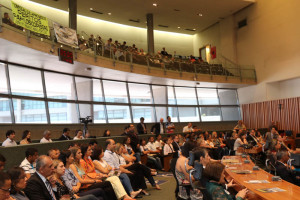 A sessão solene aconteceu no Plenário da CLDF (Fotos: Paulo Cabral/Sinpol-DF)