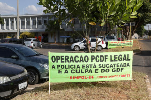 Sindicato tem afixado faixas sobre a "PCDF Legal" em locais estratégicos 