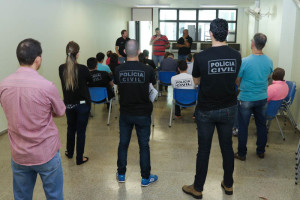 Diretoria visitou a maioria das delegacias para mobilizar os policiais civis (Fotos: Paulo Cabral/Sinpol-DF)